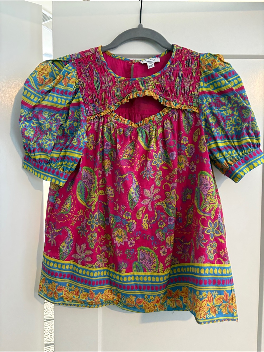 Current Air Hot Pink Paisley Keyhole Peasant Top